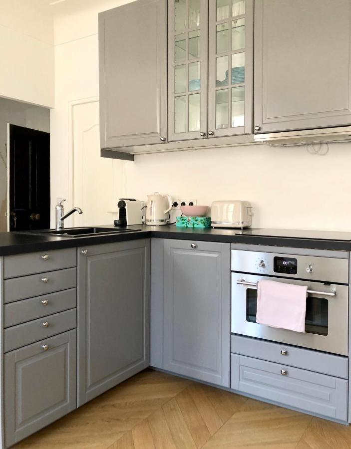 Charming And Modernly Designed 2 Bedroom - Old Town Antibes Buitenkant foto